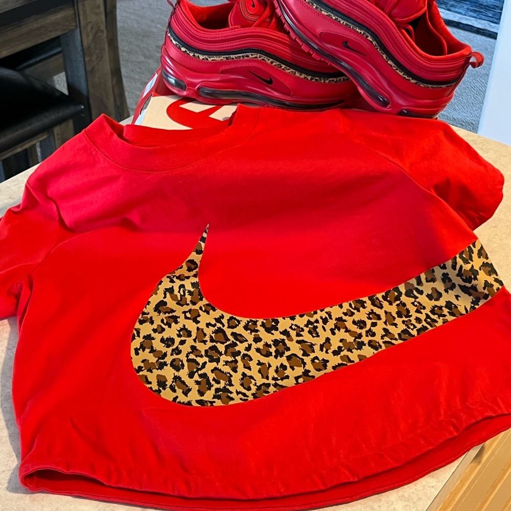 Nike Red Short Sleeve Tee with Animal Print Logo
Air Max 97